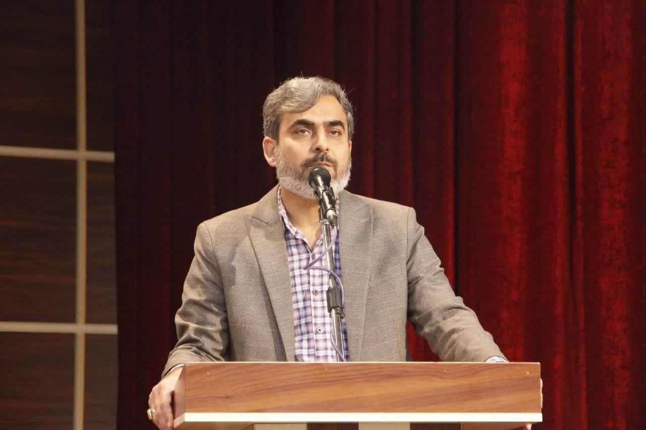 خانواده سنگبنای جامعه انسانی است خانواده سنگبنای جامعه انسانی است
