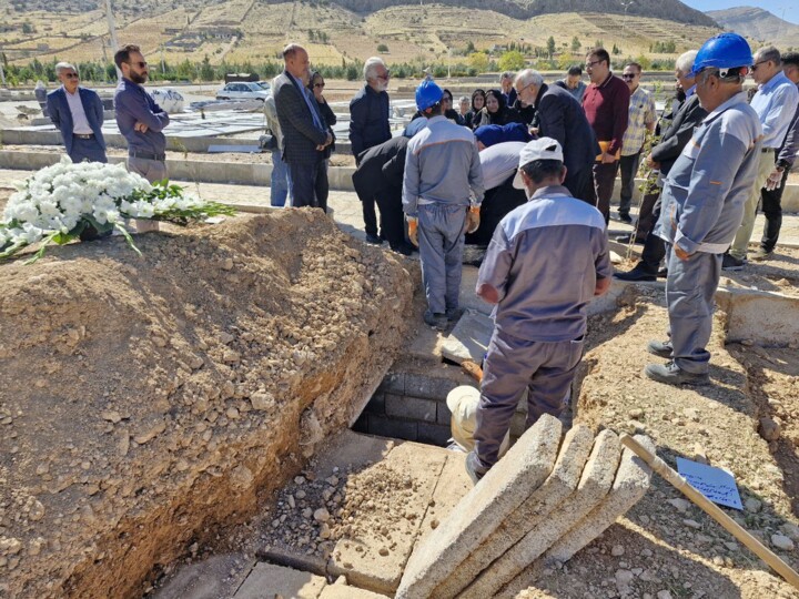 خاکسپاری مردی ۵سالپس از فوتش/معلمی که جسدش هم علمآموز شد