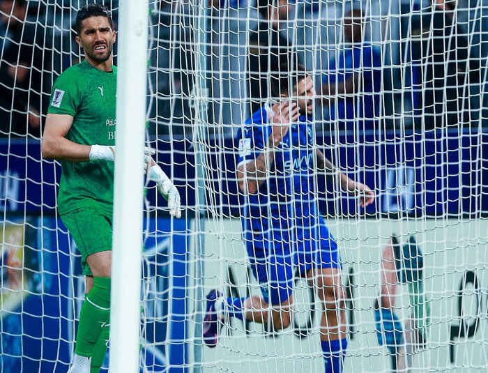 برتری قابل پیشبینی الهلال با نمایش ضعیف استقلال؛ حفظ صدر با هتتریک میتروویچ