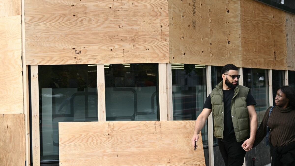 اعمال تدابیر احتیاطی امنیتی در ایالت های آمریکا به دلیل نگرانی از شورش های انتخاباتی