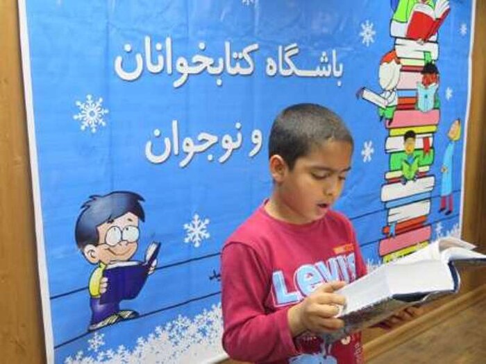 کتابهای خاک خورده در قفسهها و وابستگی به گوشیهای هوشمند