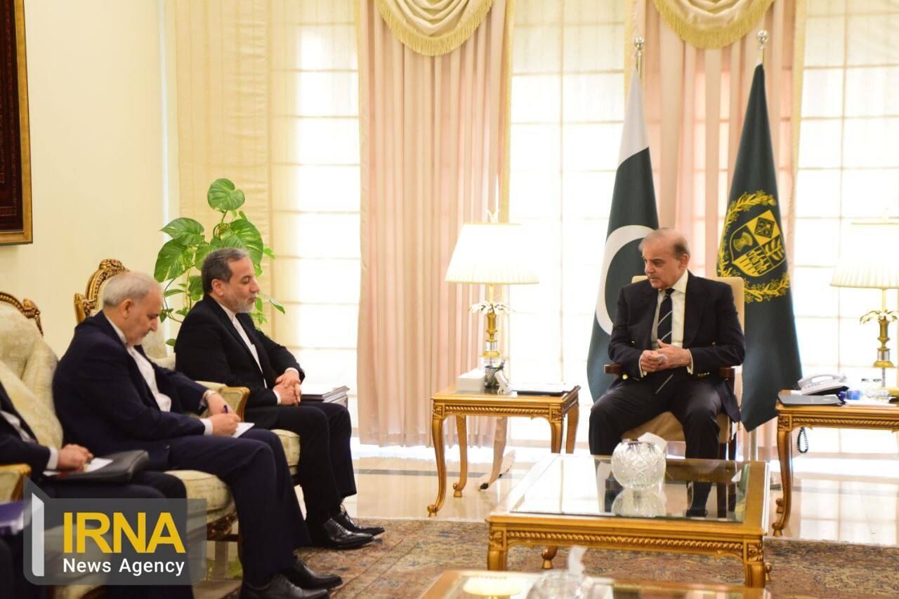 Pakistan's PM, Iranian FM discuss bilateral ties