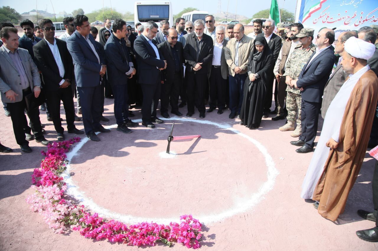 طرح احداث ۱۱۰ واحد مسکونی در جزیره بوموسی کلنگ‌زنی شد