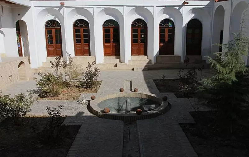 خانه یغماییها؛ بنایی در دل شاهرود با معماری یزدی