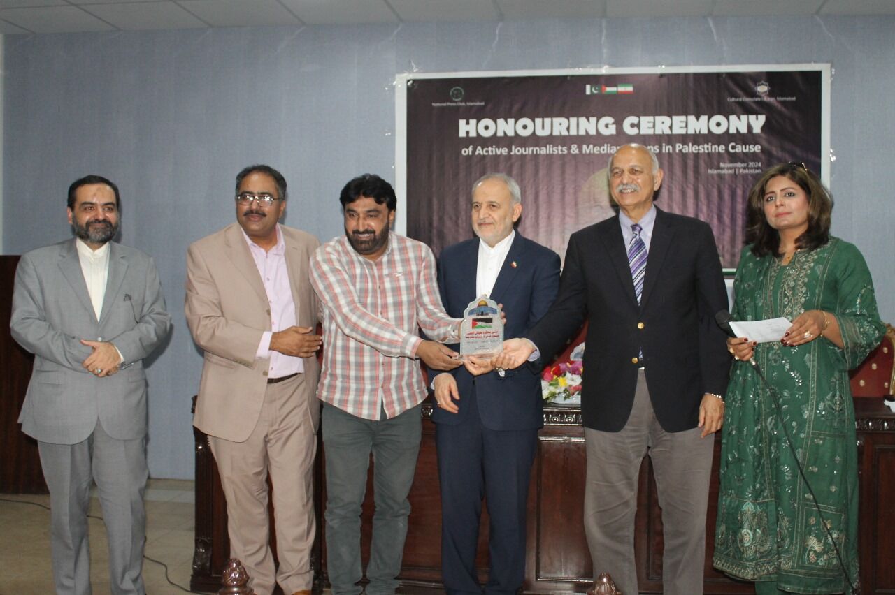 Iran's embassy in Pakistan honors journalists working for Palestinian cause