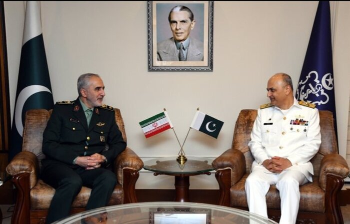 Iran, Pakistan review expansion of defense ties