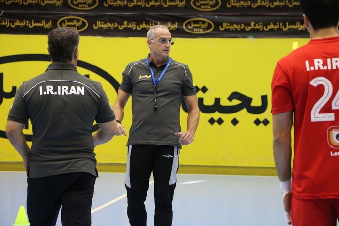 مربی تیم ملی هندبال: تیمهای ایرانی برای پیشرفت نیازمند حضور در مسابقات بینالمللی هستند