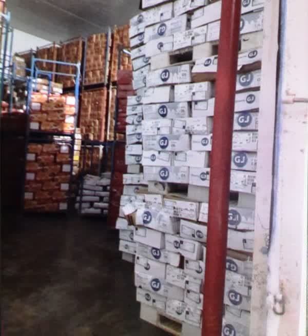 کشف انبار بزرگ گوشت منجمد خارج از شبکه توزیع در غرب استان تهران