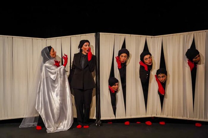 رومئو و ژولیت صحنه را رها نمیکنند، هملت همچنان در نبرد!