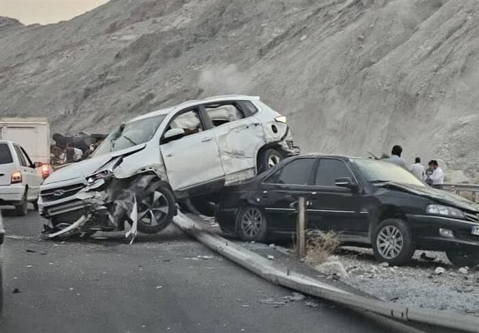 تصادف زنجیرهای در شرق مازندران هشت مصدوم برجا گذاشت