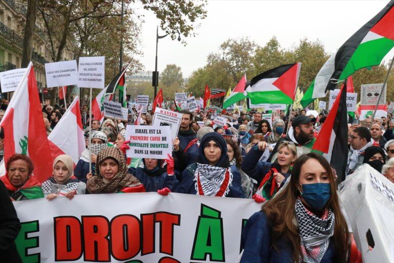 Paris'te sağlık çalışanlarından Gazze’deki Filistinlilere destek gösterisi