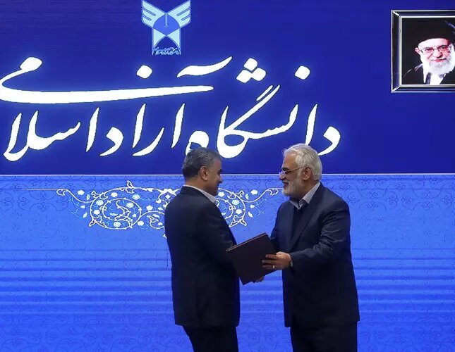 دانشگاه باید با تدبیر سیاست‌های درست کنار نسل جوان باشد 