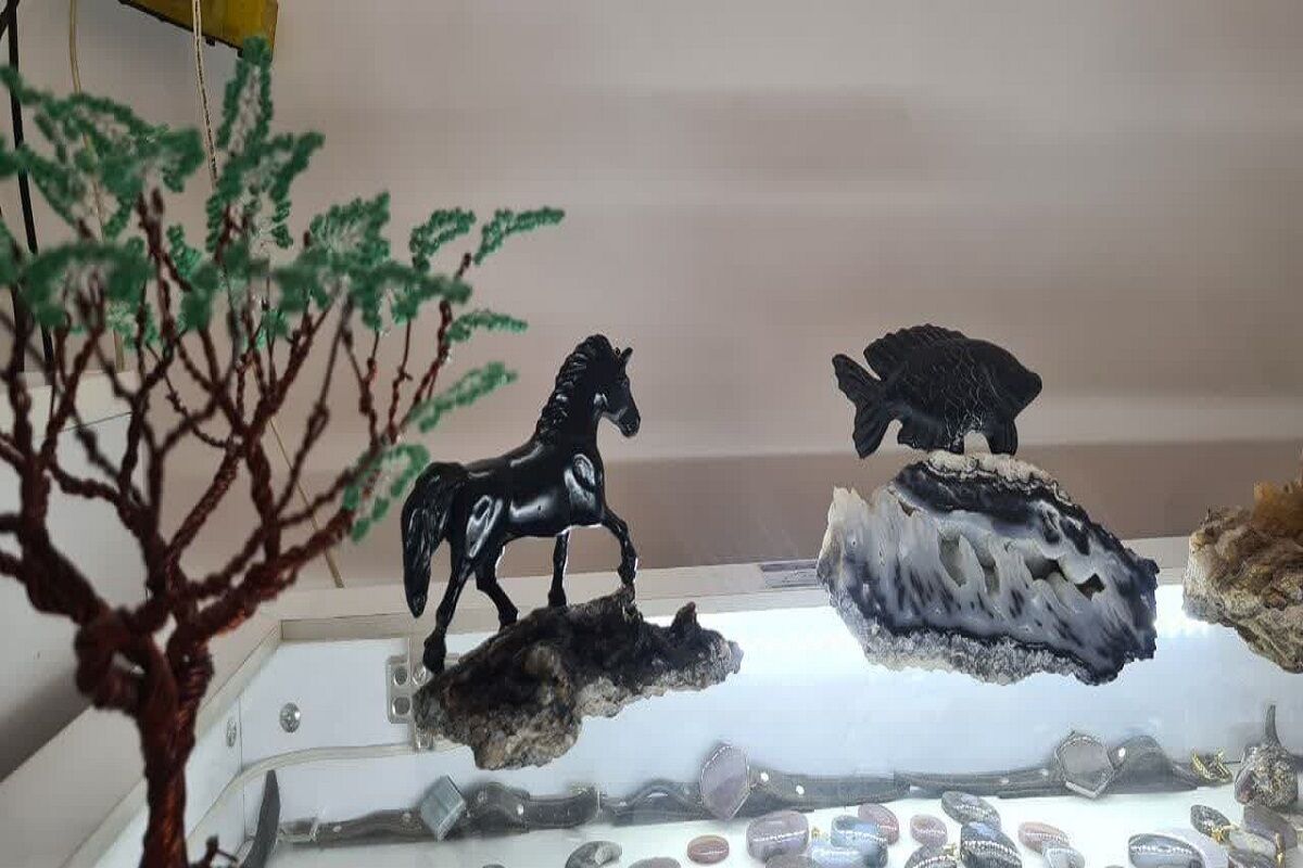 قصه سنگ و رنج؛ گوهرهایی که روی دست میماند قصه سنگ و رنج؛ گوهرهایی که روی دست میماند