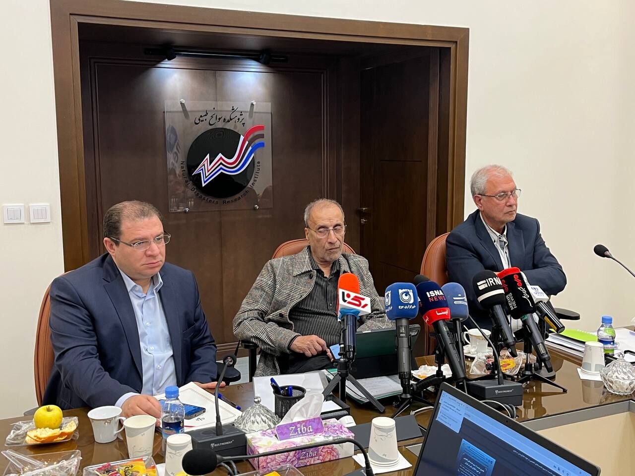 مرجعیت خبر باید به رسانههای داخلی بازگردد/ رسانه به عامل بحران تبدیل نشود