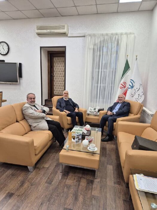 رئیس فدراسیون بین المللی ورزشهای زورخانهای و کشتی پهلوانی به دیدار ظریف رفت + عکس