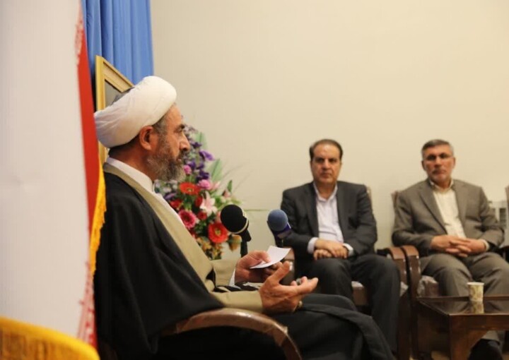 امام جمعه: همه گروهها و نخبگان برای توسعه ایلام احساس مسئولیت داشته باشند