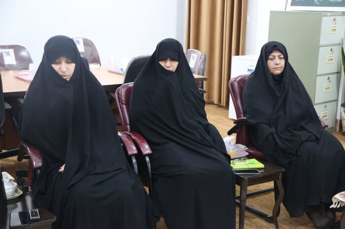 امام جمعه شهرکرد: زن مسلمان ایرانی را در برابر الگوی زن غربی و شرقی مصون بداریم