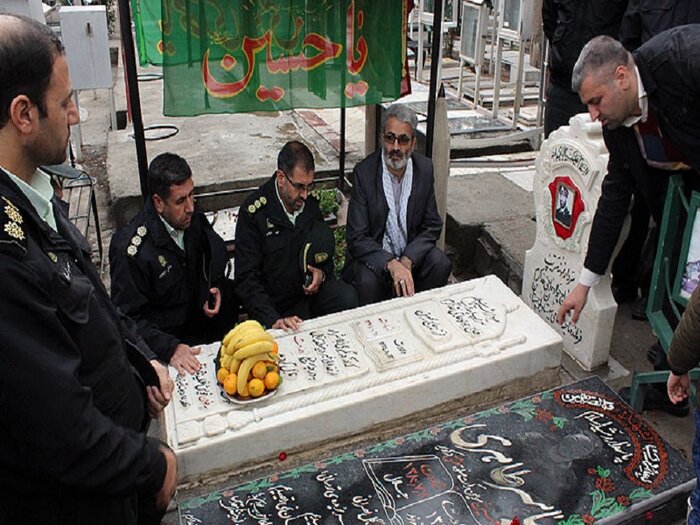 سفارش سرلشکر شهید «سید جواد حاجیخداکرم»؛ روی مزار شهدا پا نگذارید