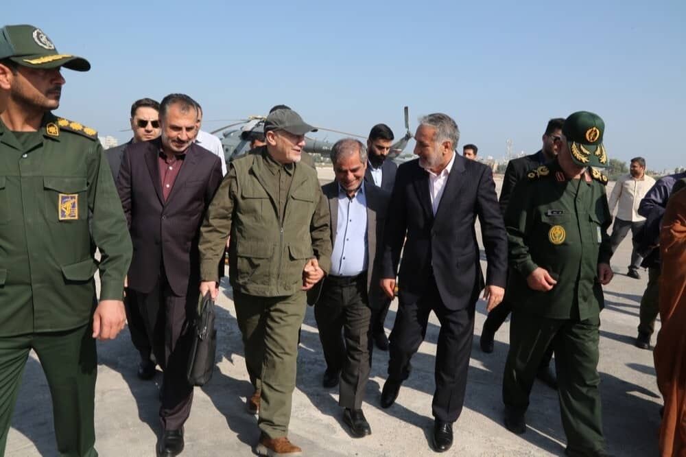 کارکنان شرکت پایانههای نفتی در حال فداکاری و ایثار هستند کارکنان شرکت پایانههای نفتی در حال فداکاری و ایثار هستند