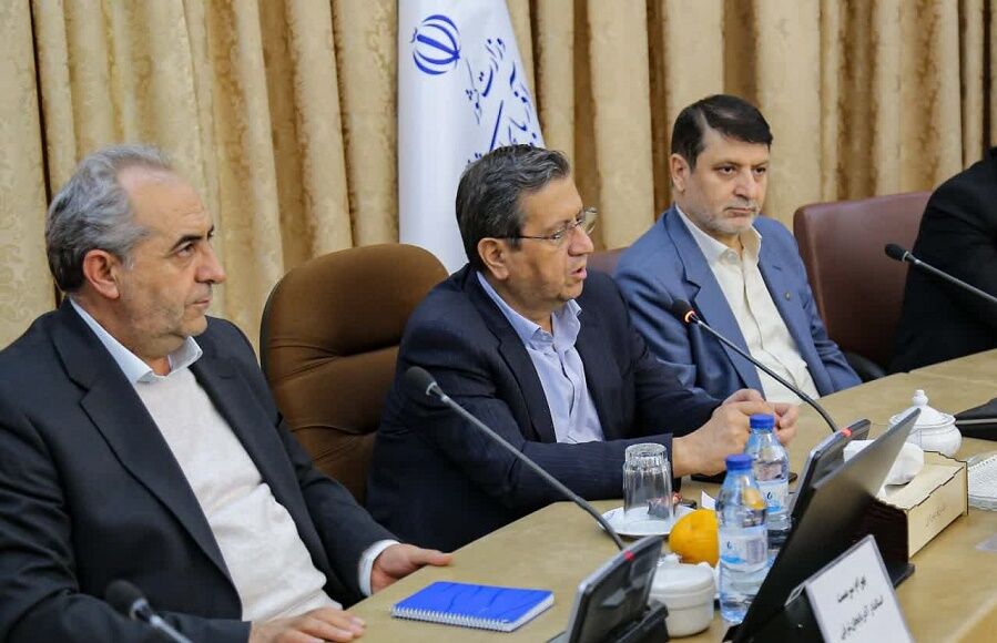 وزیر اقتصاد: درصدد برقراری توازن بین استان ها از نظر توزیع منابع بانکی هستیم وزیر اقتصاد: درصدد برقراری توازن بین استان ها از نظر توزیع منابع بانکی هستیم