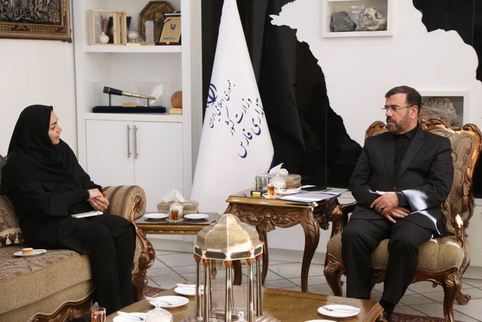 استاندار فارس: تمام طرحهای اجرایی استان باید پیوست حقوقی داشته باشد