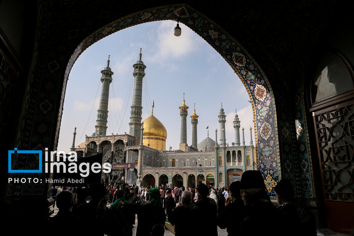 قم در سوگ اربعین شهدای کربلا؛ از حرم معصومه(س) تا جمکران در سایه پرچمهای سیاه