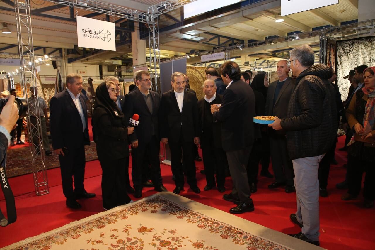 عراقجي يؤكد على تعزيز الصادرات المحلية وعلى راسها السجاد الايراني عراقجي يؤكد على تعزيز الصادرات المحلية وعلى راسها السجاد الايراني