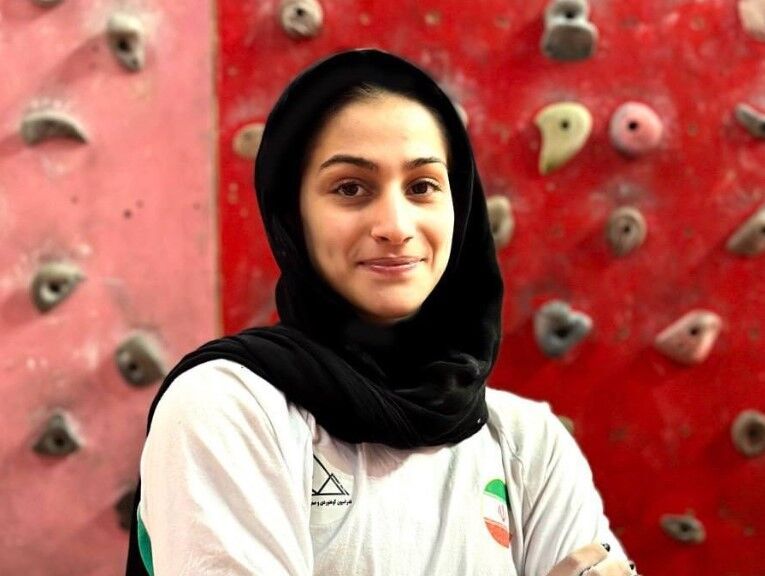 لاعبة إيرانية تحصد الفضية في بطولة آسيا لتسلق الصخور لاعبة إيرانية تحصد الفضية في بطولة آسيا لتسلق الصخور
