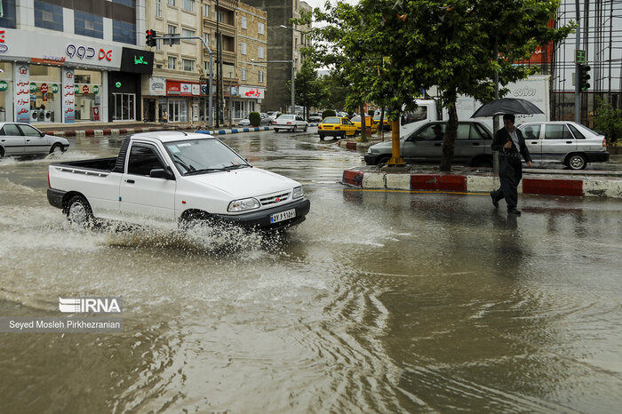 بارندگی شدید سبب آبگرفتگی برخی خیابان‌های مناطق غرب مازندران شد