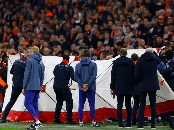 حادثه در لیگ ملتها/ مربی مجارستان از مرگ نجات پیدا کرد!