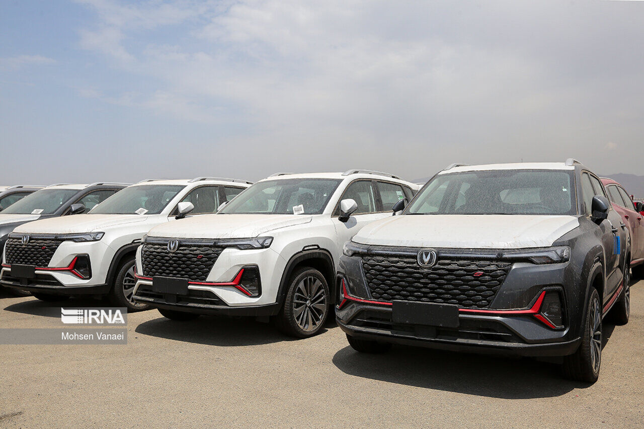 پلاکگذاری خودروهای وارداتی در منطقه آزاد ارس آغاز شد پلاکگذاری خودروهای وارداتی در منطقه آزاد ارس آغاز شد