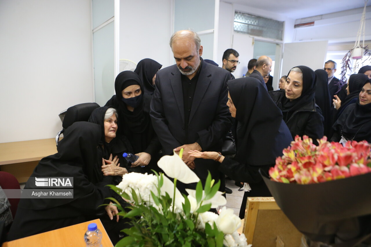 مراسم یادبود«منصوره قدیری جاوید» در سازمان خبرگزاری جمهوری اسلامی با حضور مدیرعامل، همکاران و خانواده