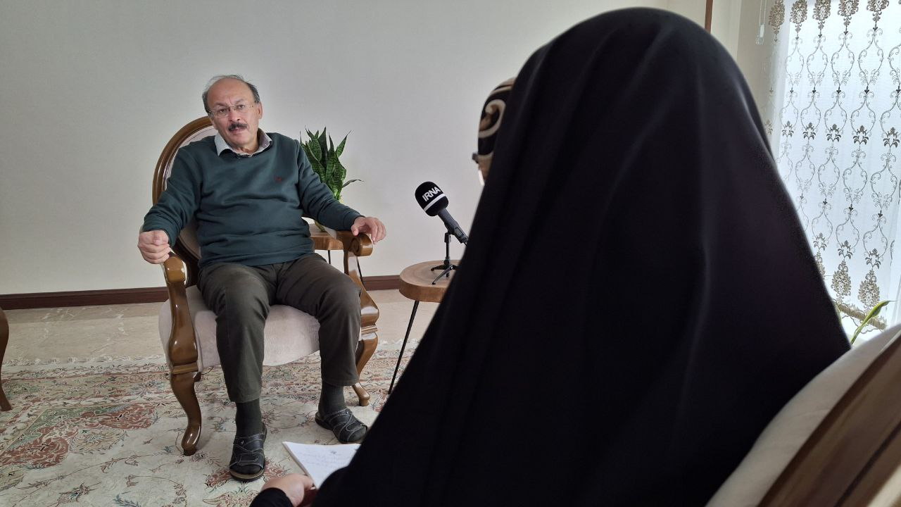 با نقنق روشنفکرانه کار پیش نمیرود/حاکمیت برای جذب جوانان نگاهش را به هنر ایجابیتر کند