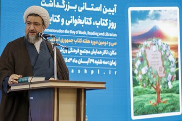 امام‌ جمعه تبریز: والدین برای جذب فرزندان به کتابخوانی وقت بگذارند