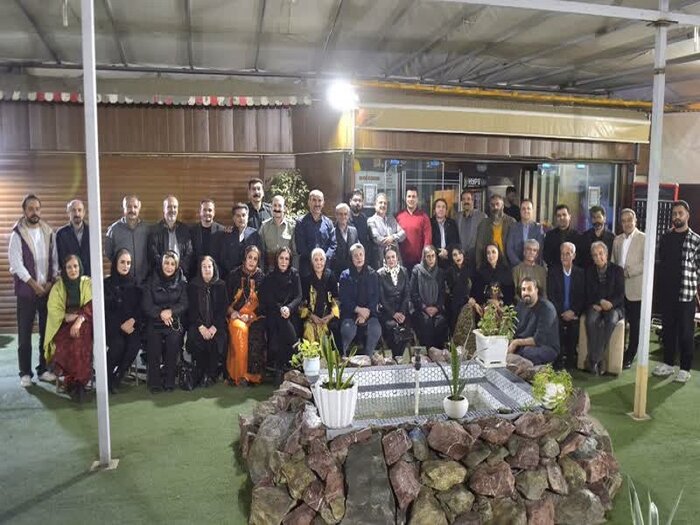 تجلیل از سالها فعالیت ادیب و گوینده پیشکسوت کردستانی