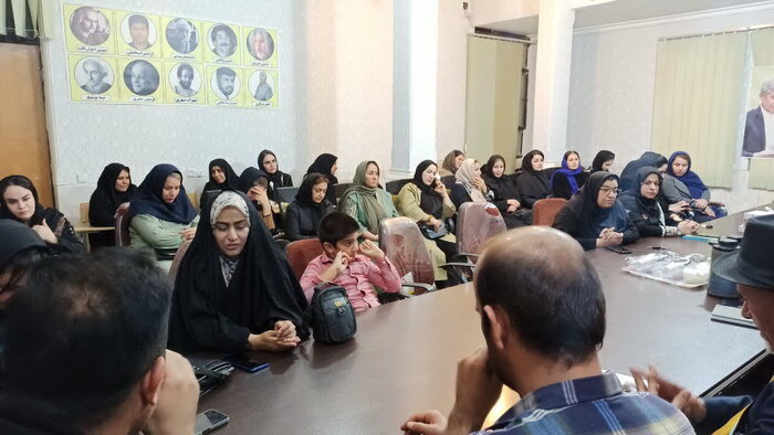 نکودش فریدون بیماری در دهدشت; استاد شعر، ادبیات و تاریخ