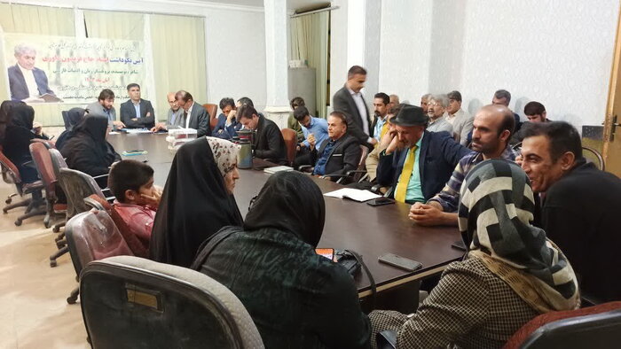 نکودش فریدون بیماری در دهدشت; استاد شعر، ادبیات و تاریخ