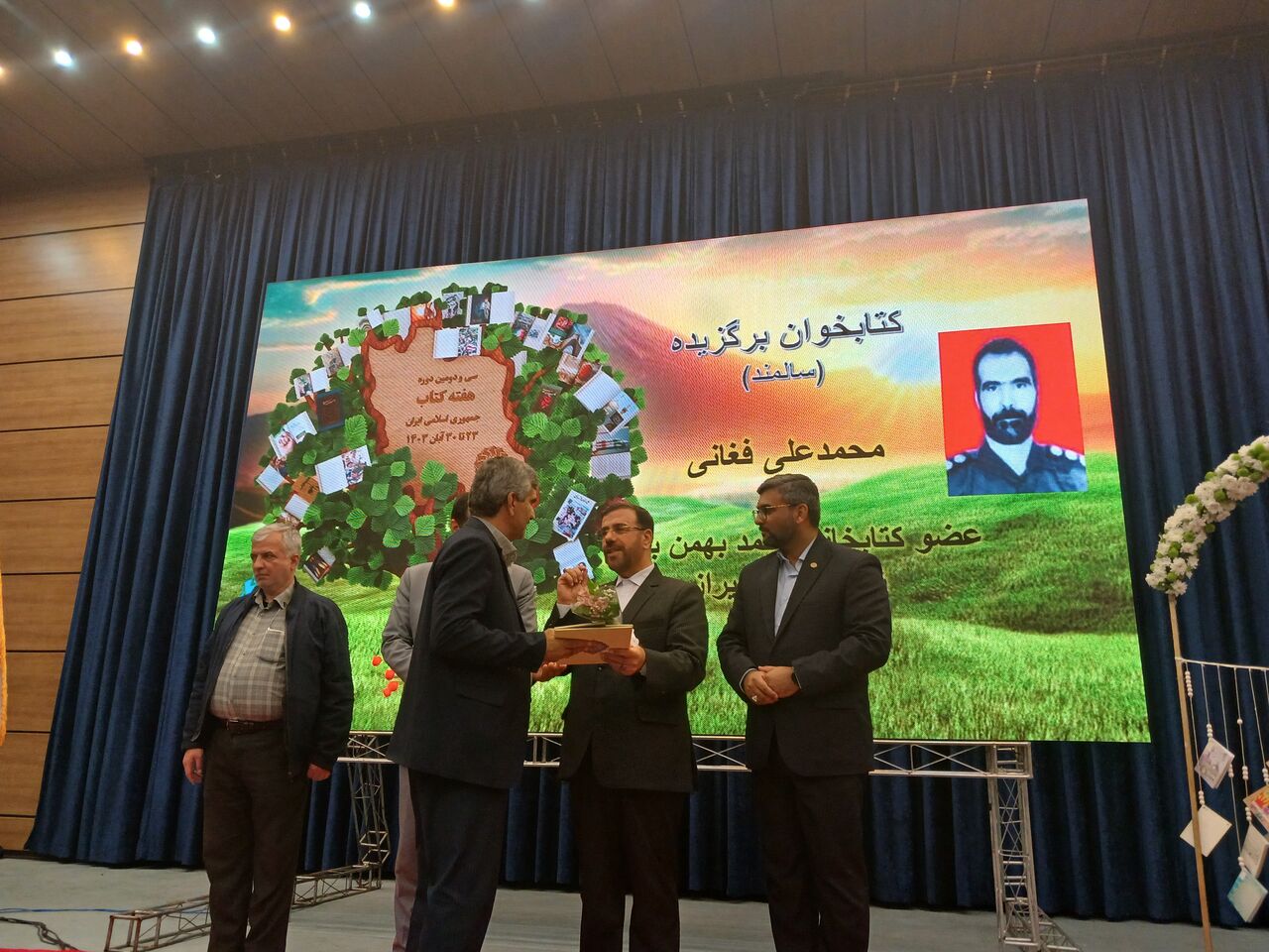 استاندار: سرانه مطالعه در فارس، موضوع یک پژوهش عمقی باشد