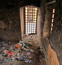 اتاقکهای سیوسه پل اصفهان در سایه بیتوجهی، از ریختن زباله تا شکستن درها