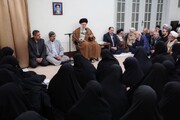 Rencontre entre des membres du séminaire féminin Jami'at al-Zahra et l'imam Khamenei