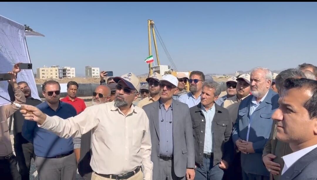 فیلم | بازدید وزیر نیرو از طرح انتقال آب از تهلاب به زاهدان فیلم | بازدید وزیر نیرو از طرح انتقال آب از تهلاب به زاهدان