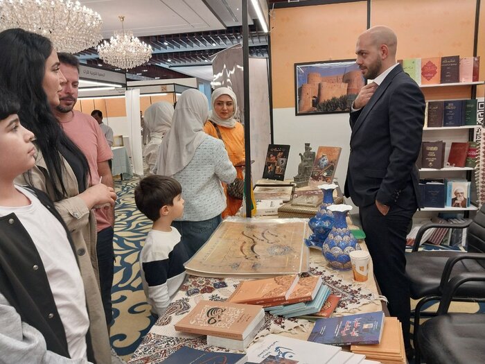 استقبال گسترده بازدیدکنندگان از غرفه سفارت ایران در کویت