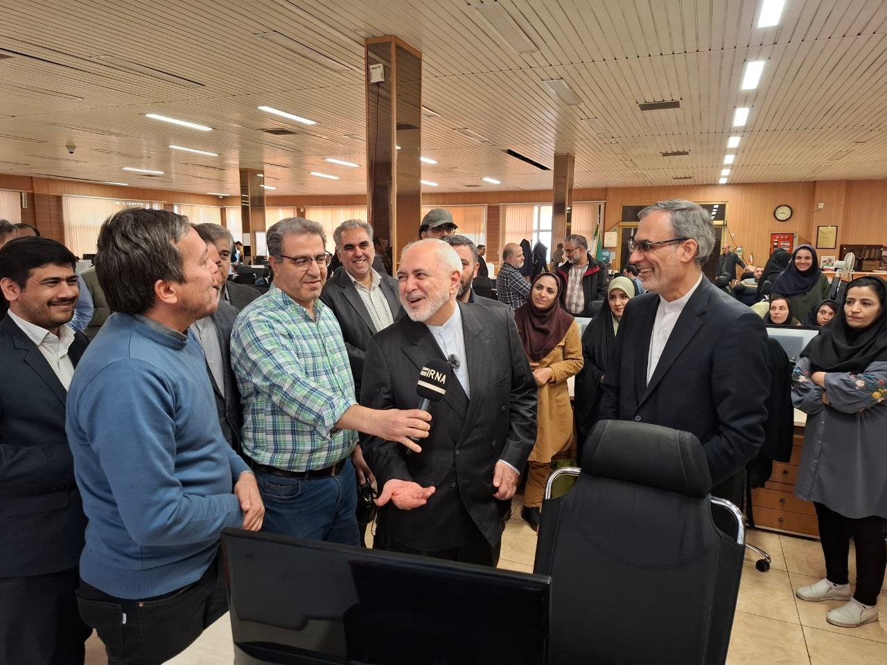 «ظریف» از ایرنا بازدید کرد