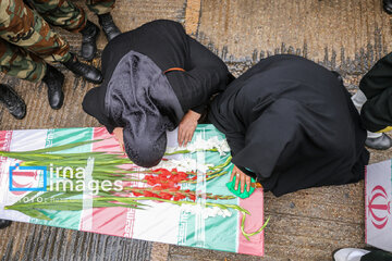 People welcome bodies of anonymous martyrs in southern Iran