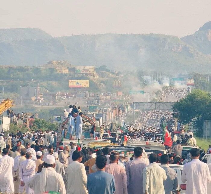 ناآرامیهای سیاسی در پاکستان؛ مخالفان دولت عقب نشینی نمیکنند