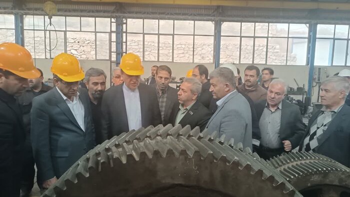 نایب رئیس مجلس: دولت در مسائل اقتصادی تصمیمات شجاعانه و مردمی بگیرد