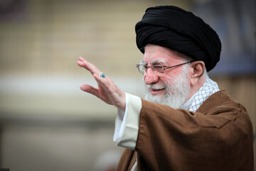 A l'occasion de la semaine du Bassidj, l'Ayatollah Khamenei, le Guide suprême de la Révolution Islamique, a reçu des milliers de membres du Bassidj.