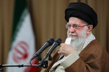 A l'occasion de la semaine du Bassidj, l'Ayatollah Khamenei, le Guide suprême de la Révolution Islamique, a reçu des milliers de membres du Bassidj.