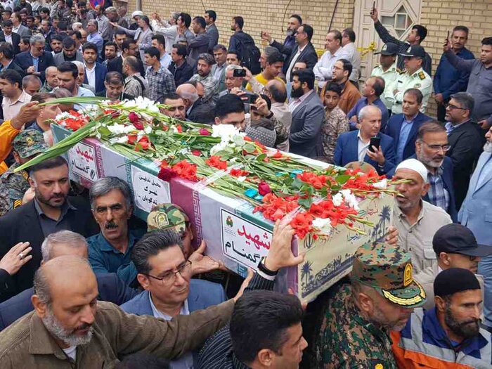 آسمان بوشهر با حضور پنج شهید گمنام عطرآگین شد