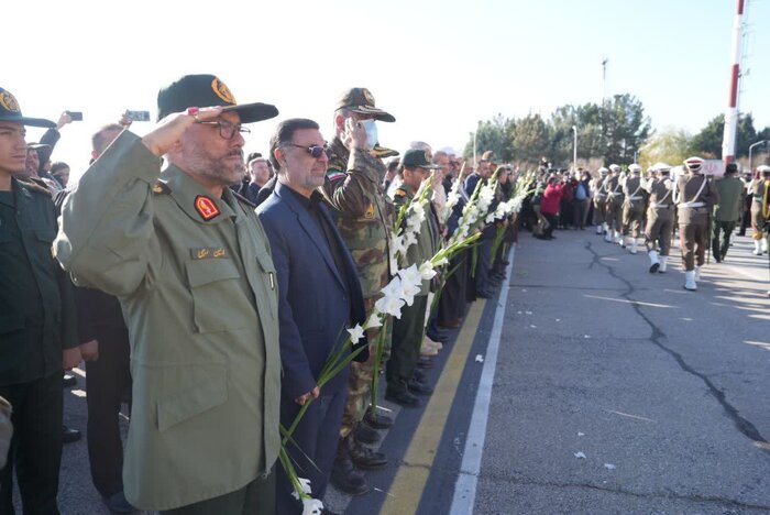 مراسم استقبال از پیکر مطهر پنج شهید گمنام دفاع مقدس در ارومیه برگزار شد